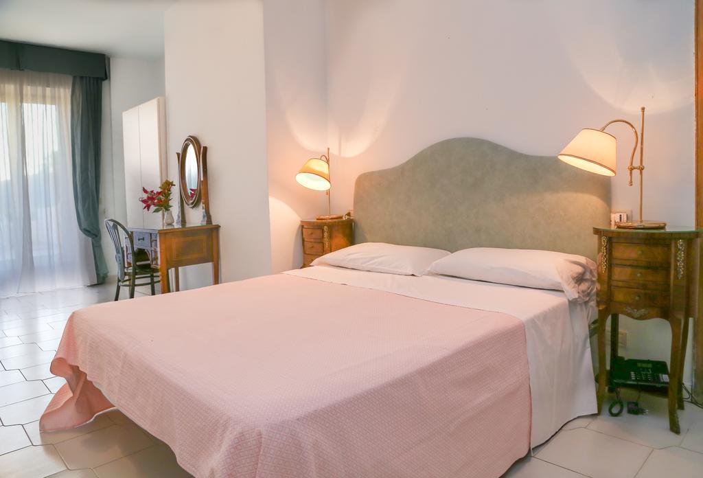 Hotel Loreley Serrara Fontana Kültér fotó